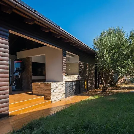 Villa Ivinj I